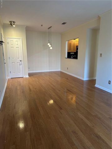 300 Yarmouth St Apt 327, Norfolk, VA 23510