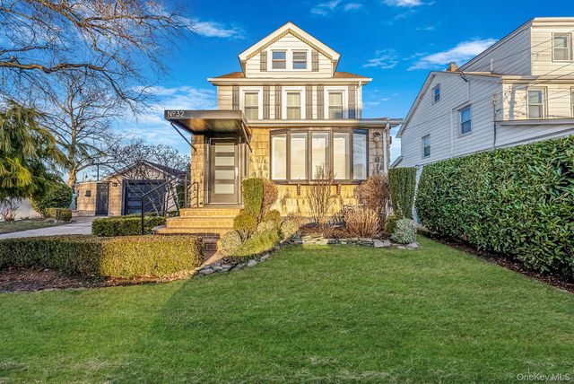 32 Everett, Lynbrook, NY 11563