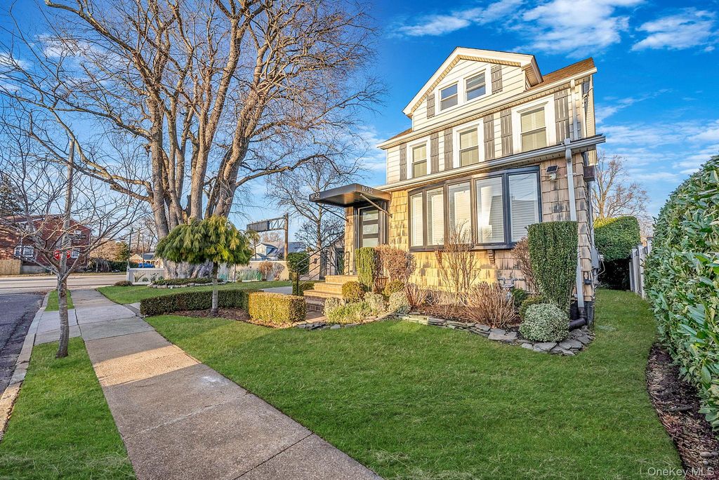 32 Everett, Lynbrook, NY 11563 — photo 2