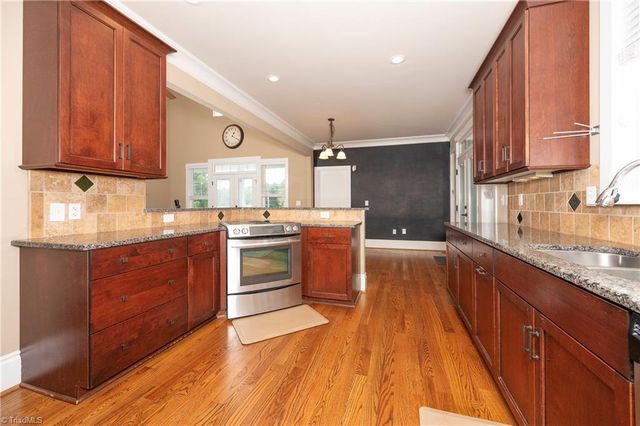 2000 Walnut Crossing Run, Yadkinville, NC 27055