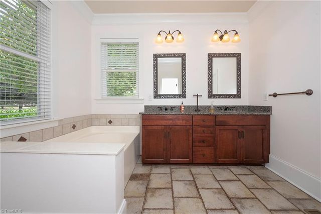 2000 Walnut Crossing Run, Yadkinville, NC 27055
