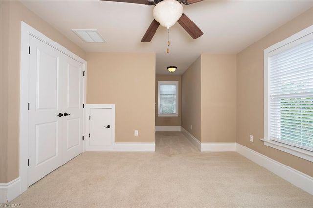 2000 Walnut Crossing Run, Yadkinville, NC 27055