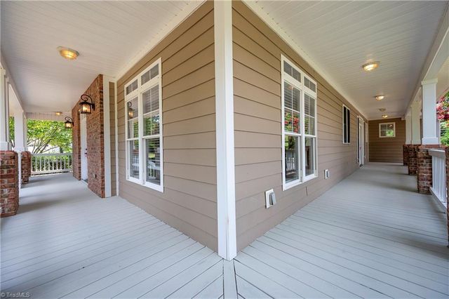 2000 Walnut Crossing Run, Yadkinville, NC 27055