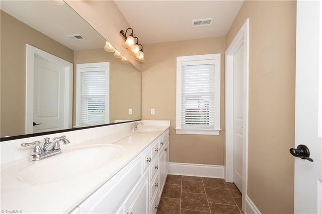 2000 Walnut Crossing Run, Yadkinville, NC 27055