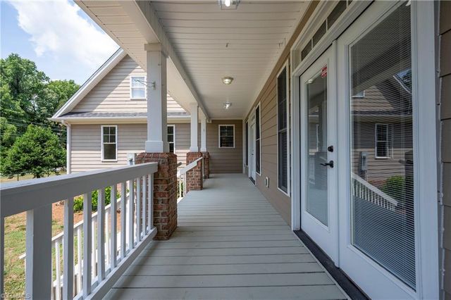 2000 Walnut Crossing Run, Yadkinville, NC 27055