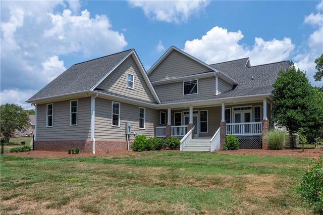2000 Walnut Crossing Run, Yadkinville, NC 27055