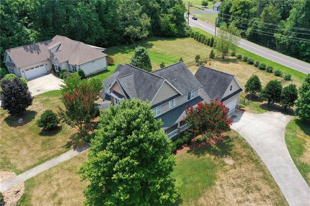 2000 Walnut Crossing Run, Yadkinville, NC 27055