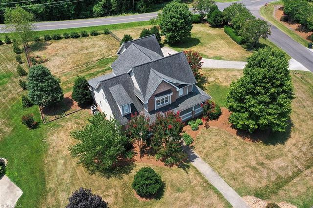 2000 Walnut Crossing Run, Yadkinville, NC 27055