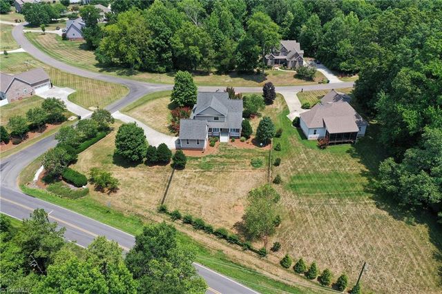 2000 Walnut Crossing Run, Yadkinville, NC 27055