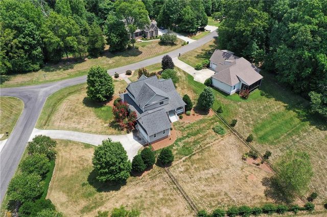 2000 Walnut Crossing Run, Yadkinville, NC 27055