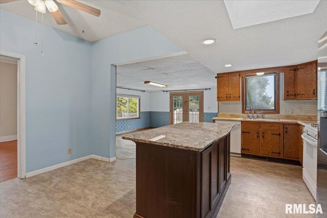 115 S OAK Street, Chatham, IL 62629