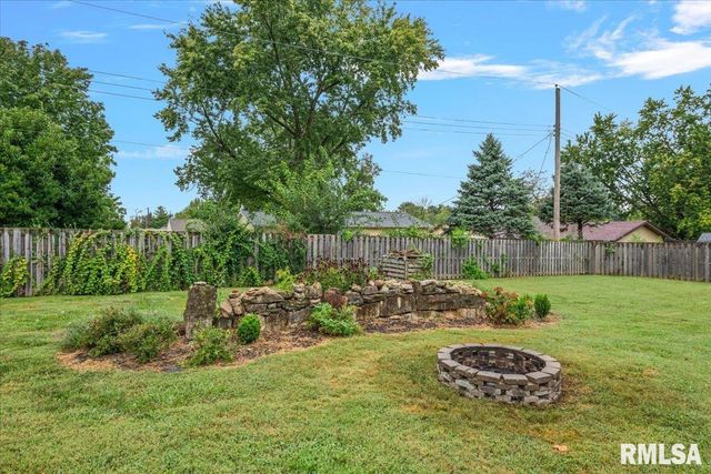115 S OAK Street, Chatham, IL 62629