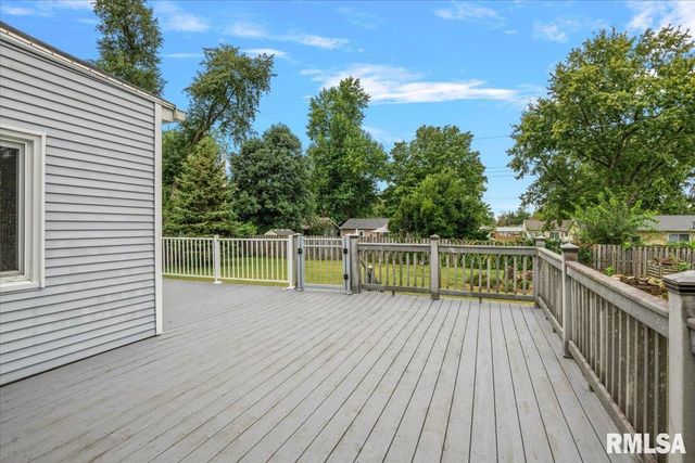 115 S OAK Street, Chatham, IL 62629