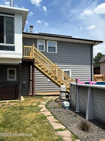 16 E Pleasant Avenue, Sewaren, NJ 07077