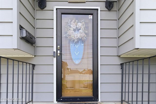 16 E Pleasant Avenue, Sewaren, NJ 07077