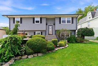 16 E Pleasant Avenue, Sewaren, NJ 07077