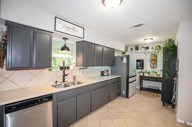 1100 Kipp Avenue, Kemah, TX 77565