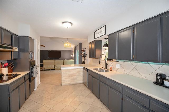 1100 Kipp Avenue, Kemah, TX 77565