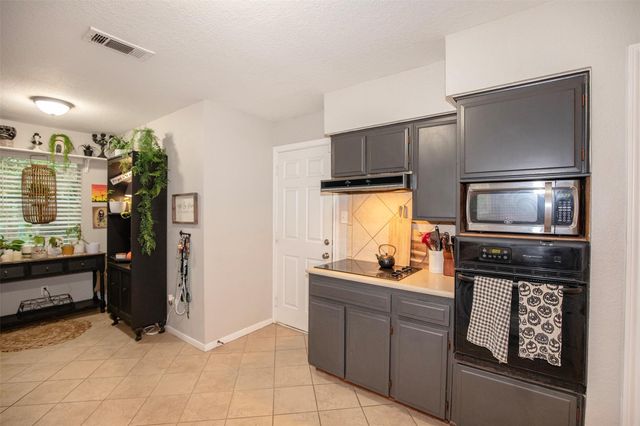 1100 Kipp Avenue, Kemah, TX 77565