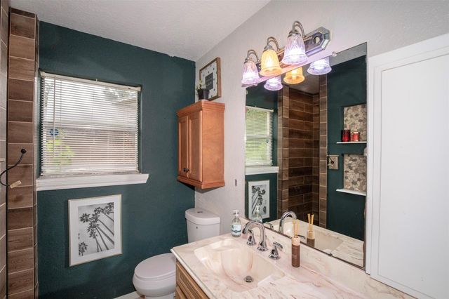 1100 Kipp Avenue, Kemah, TX 77565