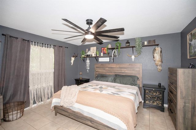 1100 Kipp Avenue, Kemah, TX 77565