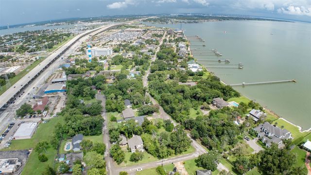 1100 Kipp Avenue, Kemah, TX 77565