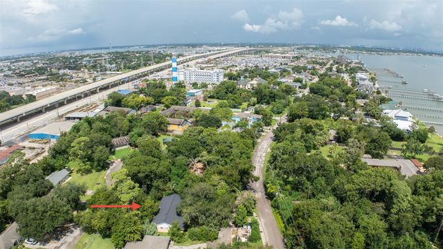 1100 Kipp Avenue, Kemah, TX 77565