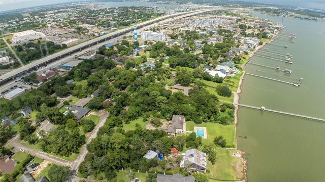 1100 Kipp Avenue, Kemah, TX 77565