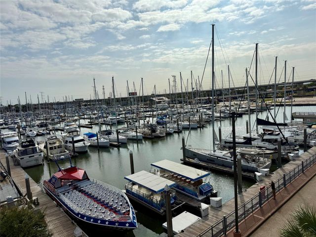 1100 Kipp Avenue, Kemah, TX 77565