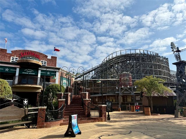 1100 Kipp Avenue, Kemah, TX 77565