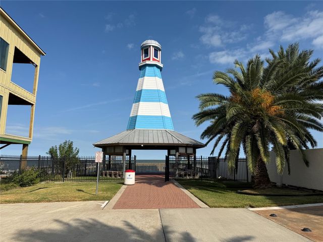 1100 Kipp Avenue, Kemah, TX 77565
