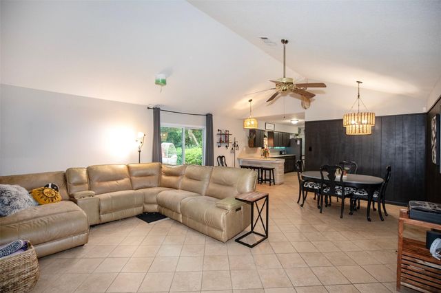 1100 Kipp Avenue, Kemah, TX 77565