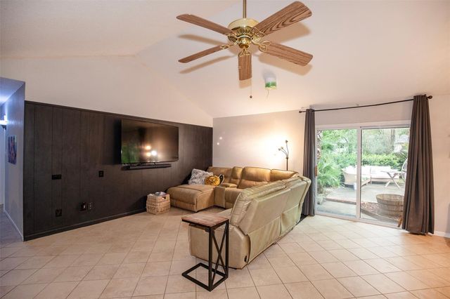 1100 Kipp Avenue, Kemah, TX 77565