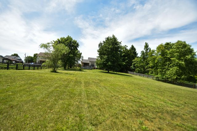 384 Kings Trace Drive, Berea, KY 40403