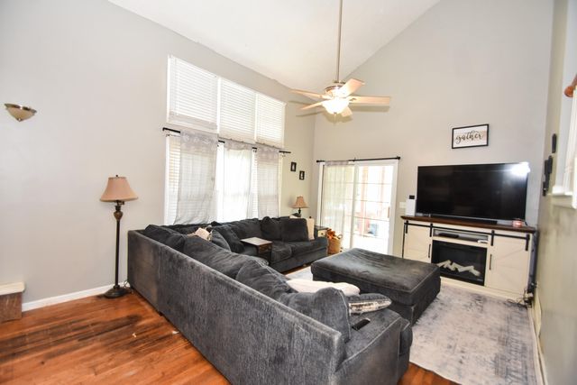 384 Kings Trace Drive, Berea, KY 40403