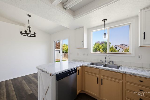 817 Settlers Dr, Caldwell, ID 83605