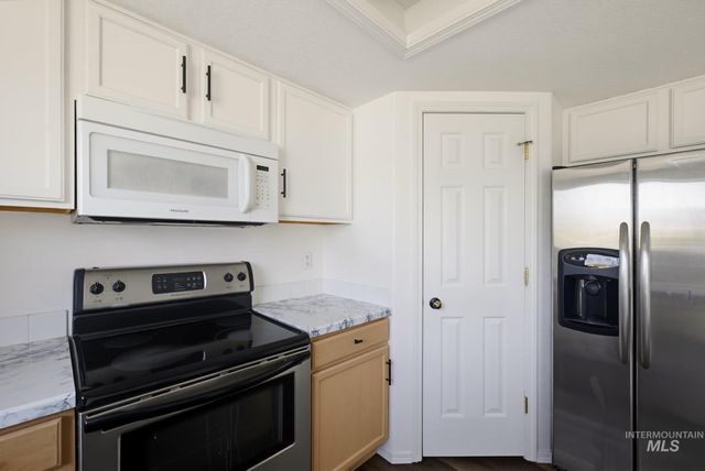 817 Settlers Dr, Caldwell, ID 83605