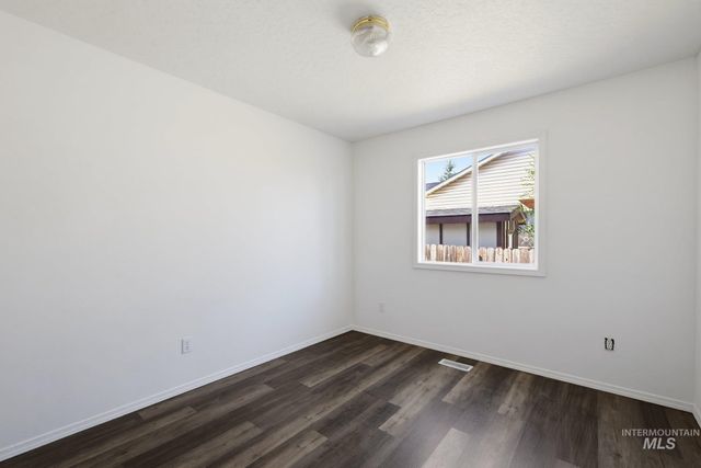 817 Settlers Dr, Caldwell, ID 83605