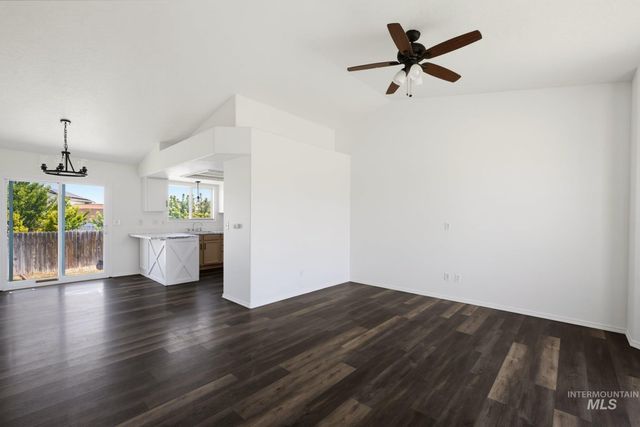 817 Settlers Dr, Caldwell, ID 83605