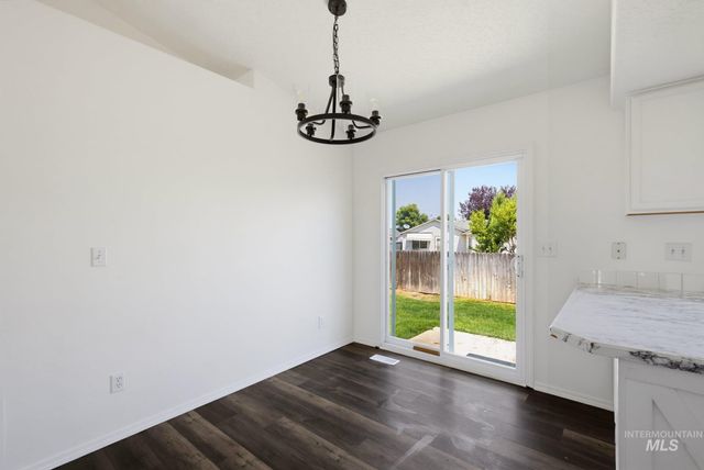 817 Settlers Dr, Caldwell, ID 83605