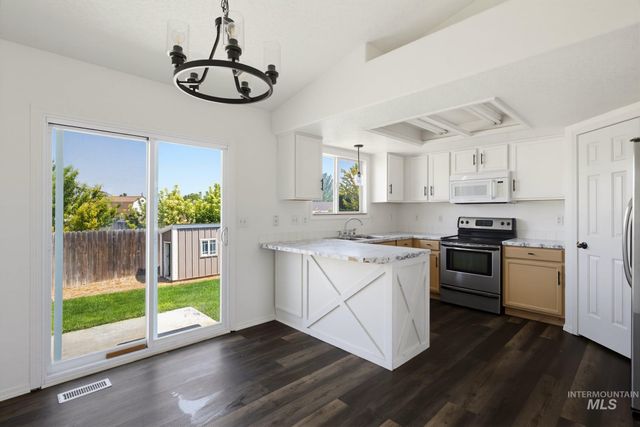 817 Settlers Dr, Caldwell, ID 83605
