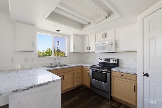 817 Settlers Dr, Caldwell, ID 83605