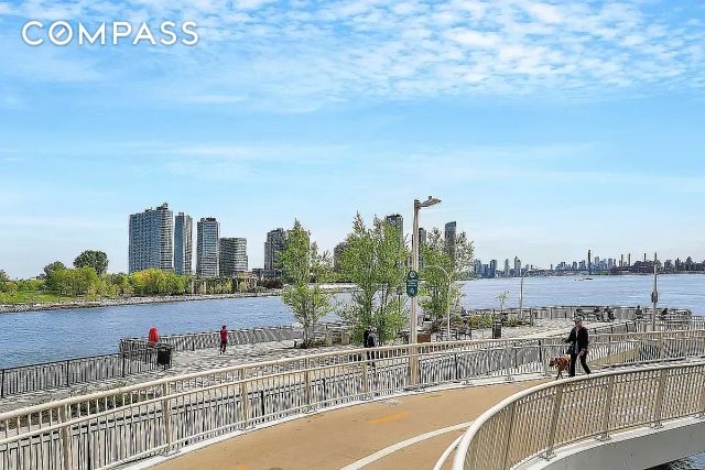 425 E 58th St Apt 8D, New York City, NY 10022