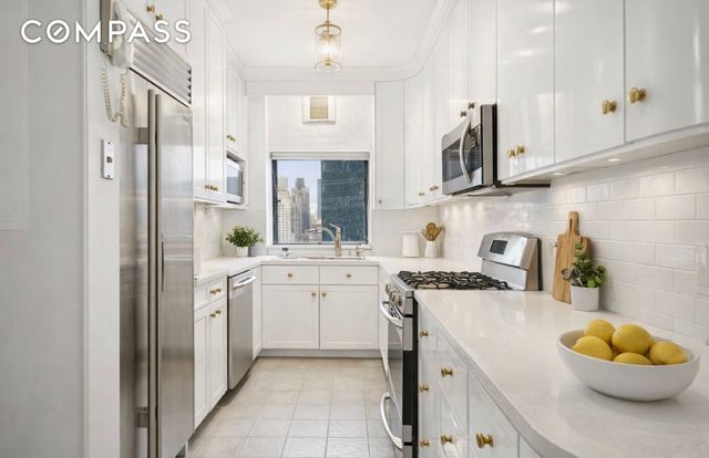 425 E 58th St Apt 8D, New York City, NY 10022