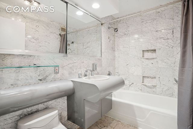 425 E 58th St Apt 8D, New York City, NY 10022