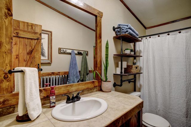 1675 Watterson RD, Red Rock, TX 78662