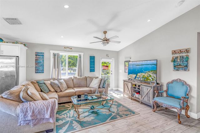 19 Avenue D, Key Largo, FL 33037