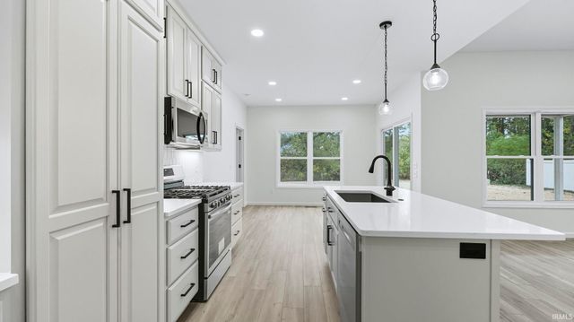 1110 Olympiada Knoll, Fort Wayne, IN 46845