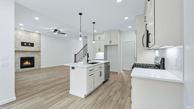 1110 Olympiada Knoll, Fort Wayne, IN 46845