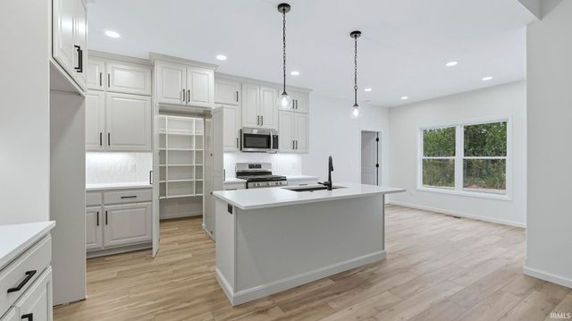 1110 Olympiada Knoll, Fort Wayne, IN 46845